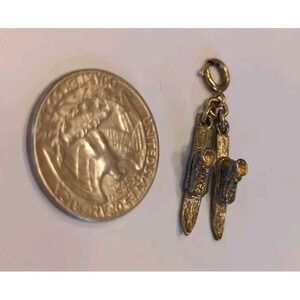 Vintage‎ GOLD TONE Bracelet CHARM Skis With Boots